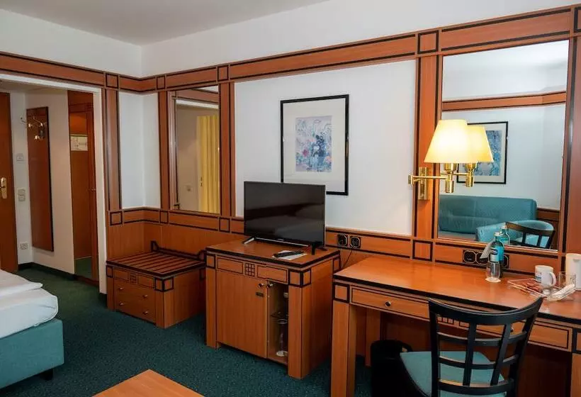 Отель Amadeus Frankfurt