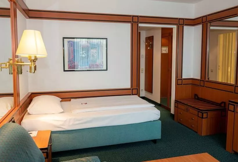 Отель Amadeus Frankfurt