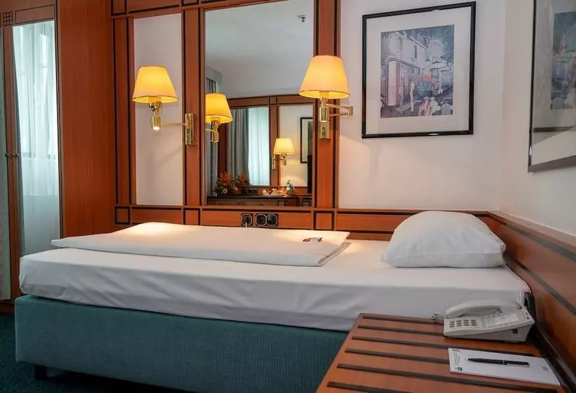 Отель Amadeus Frankfurt