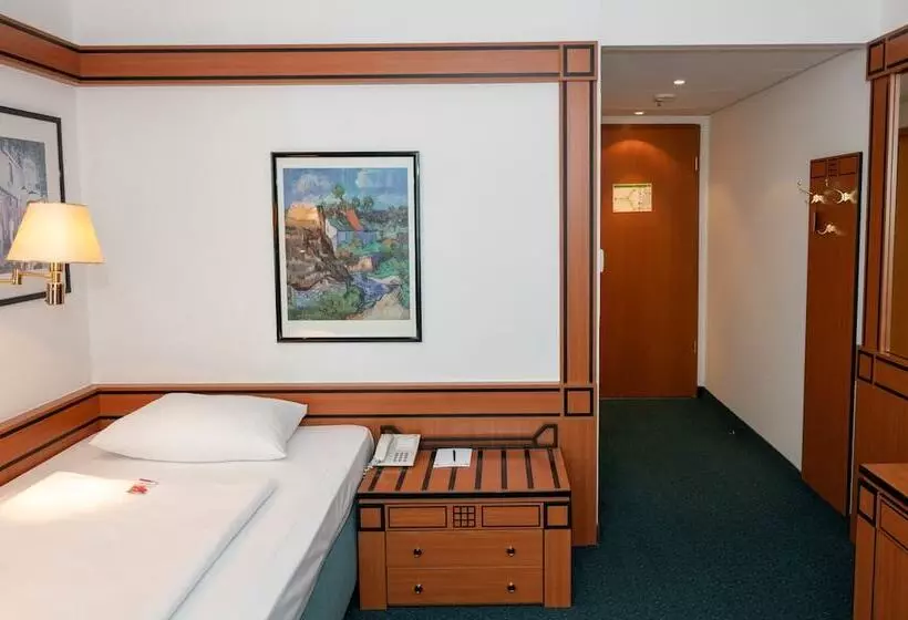 Отель Amadeus Frankfurt