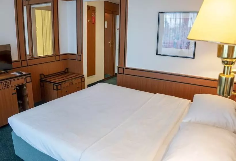 Отель Amadeus Frankfurt