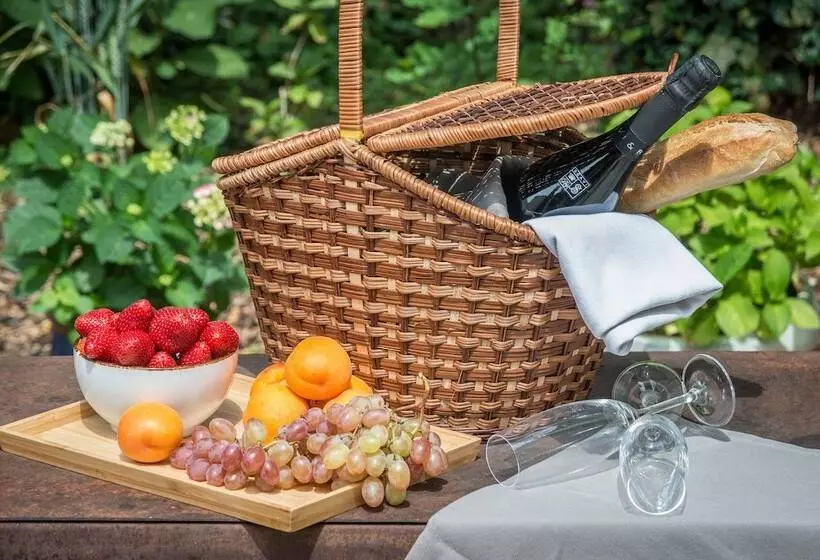 هتل Monastery Garden Prague