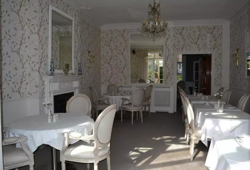 Hotel Cranleigh