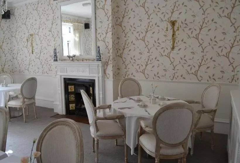 Hotel Cranleigh