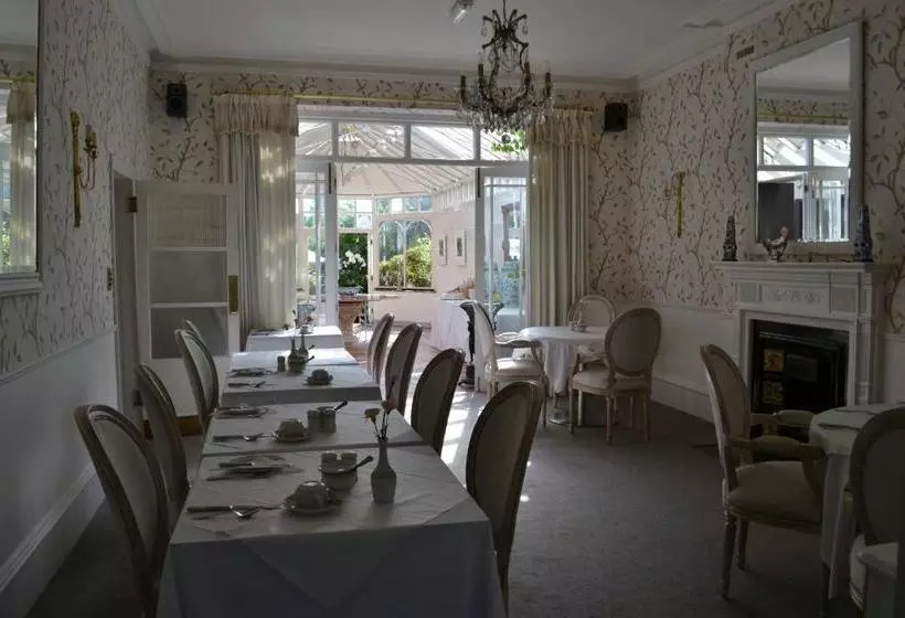 Hotel Cranleigh