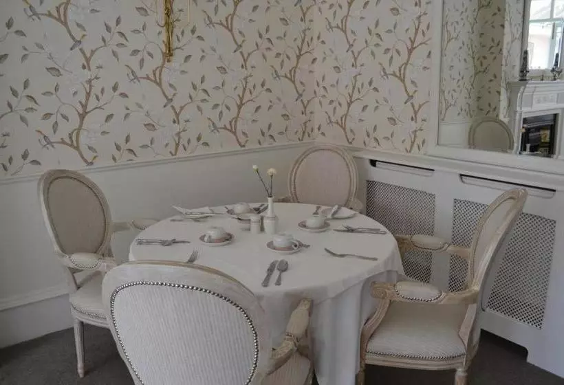 Hotel Cranleigh