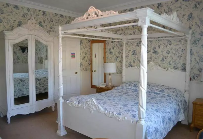Hotel Cranleigh