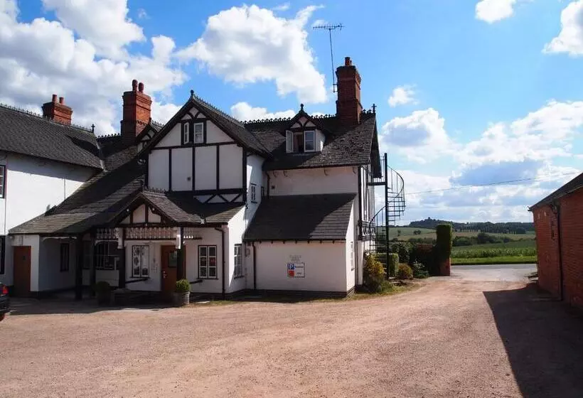 Отель Donington Park Farmhouse
