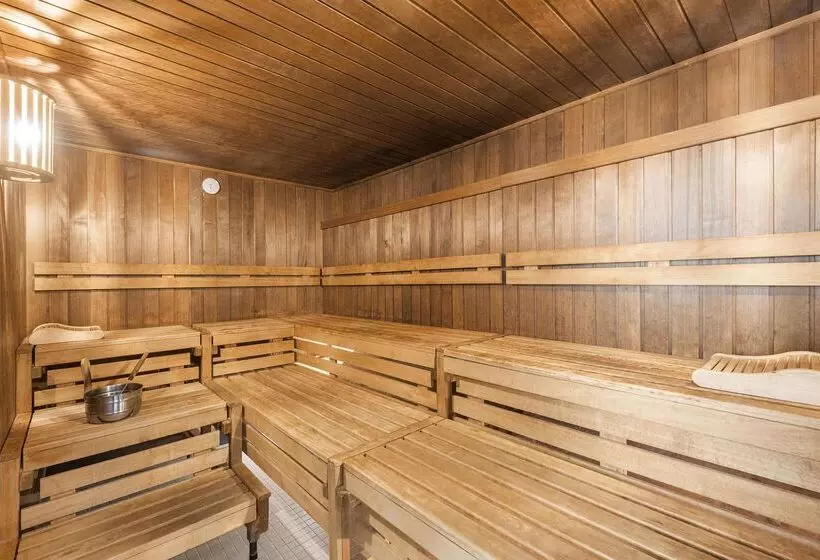 Отель NH Potsdam