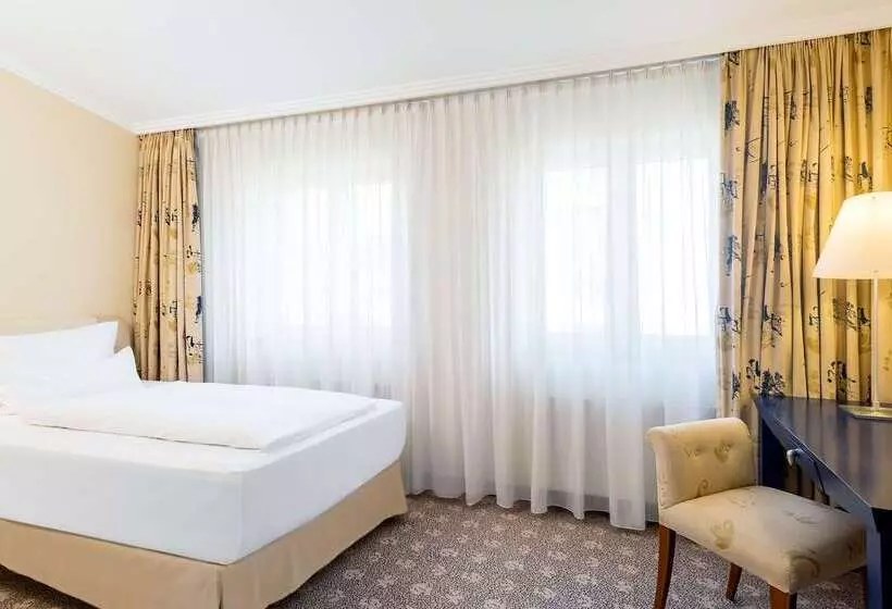 Отель NH Potsdam