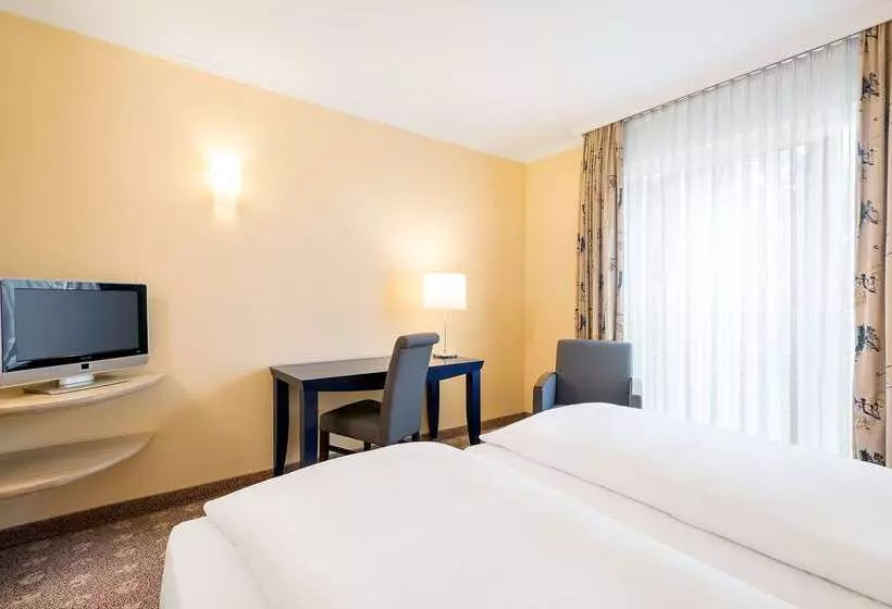 Отель NH Potsdam