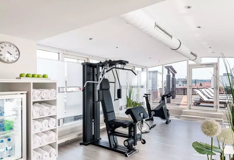 Отель NH Potsdam