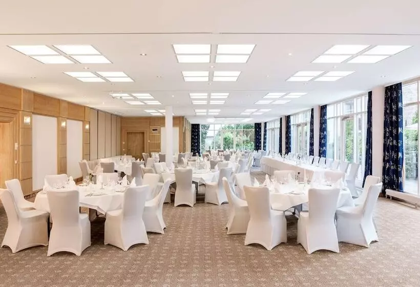 Отель NH Potsdam