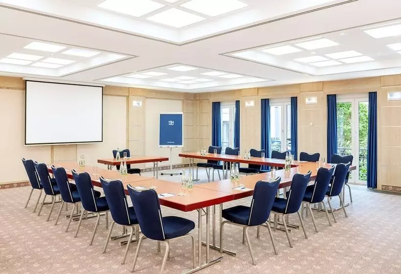 Отель NH Potsdam