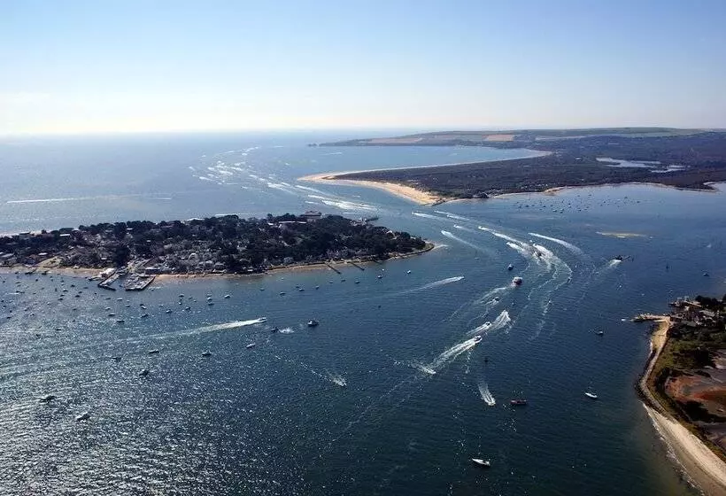 Отель Sandbanks