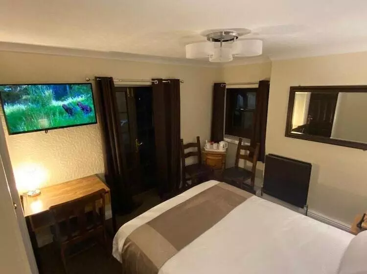 Отель The Redwell Inn