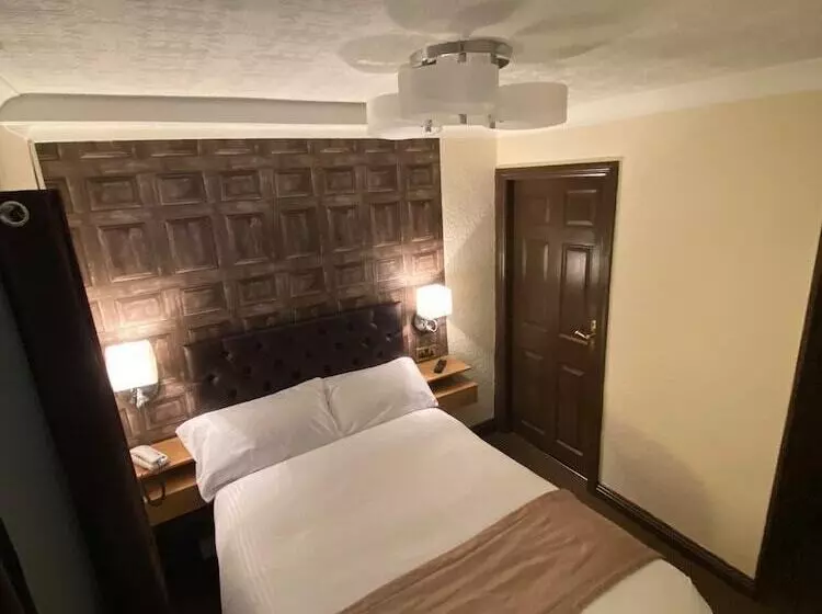 Отель The Redwell Inn