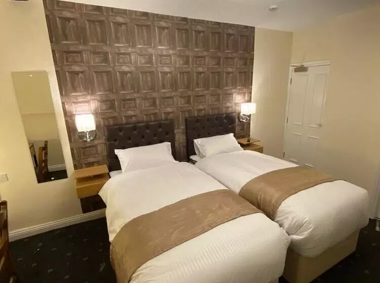 Отель The Redwell Inn