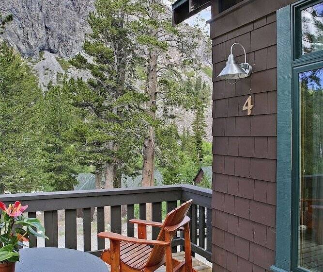 استراحتگاه Tamarack Lodge