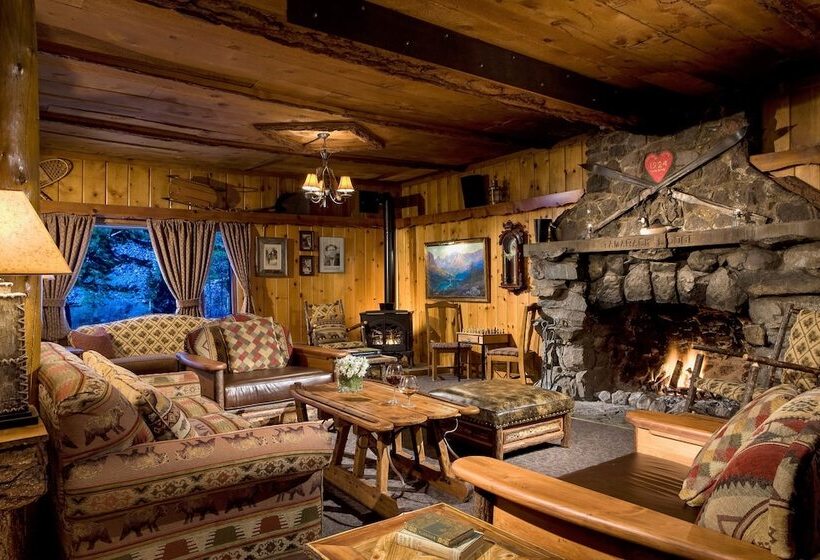 استراحتگاه Tamarack Lodge