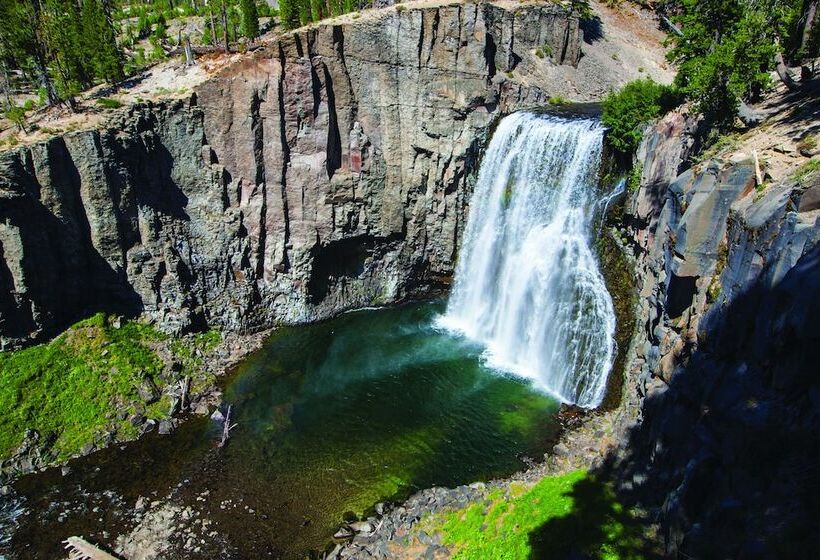 استراحتگاه Tamarack Lodge