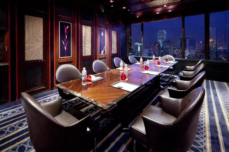 هتل Crowne Plaza Bangkok Parque Lumpini