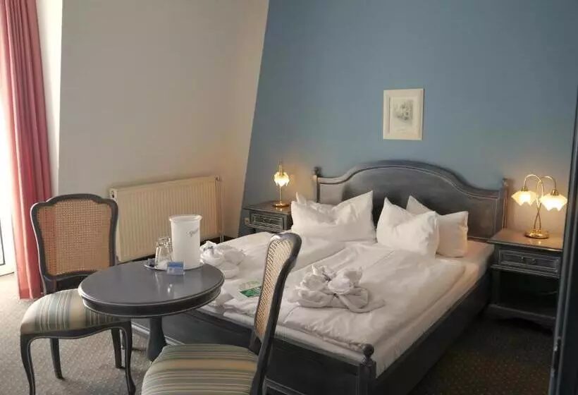 هتل Esplanade Garni