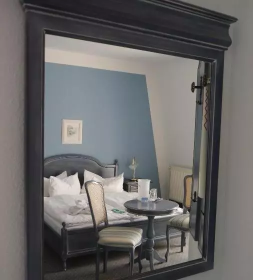 هتل Esplanade Garni