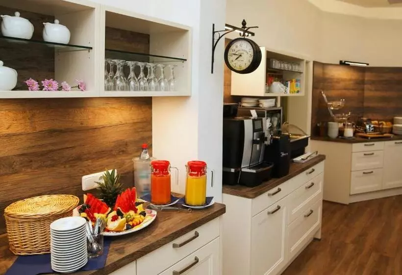 هتل Esplanade Garni