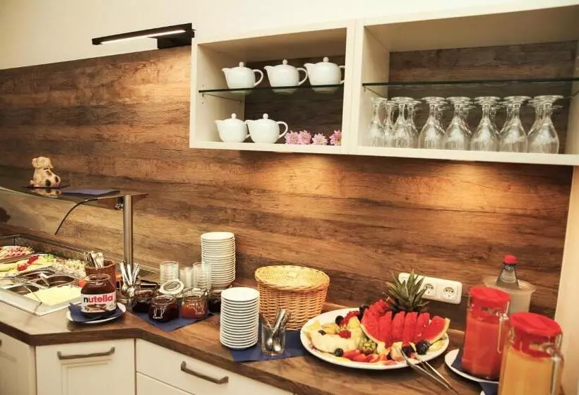 هتل Esplanade Garni