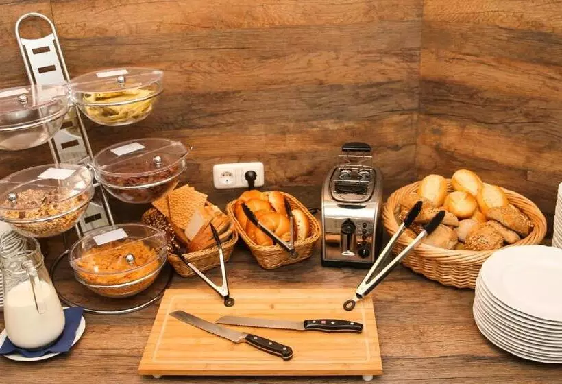 هتل Esplanade Garni