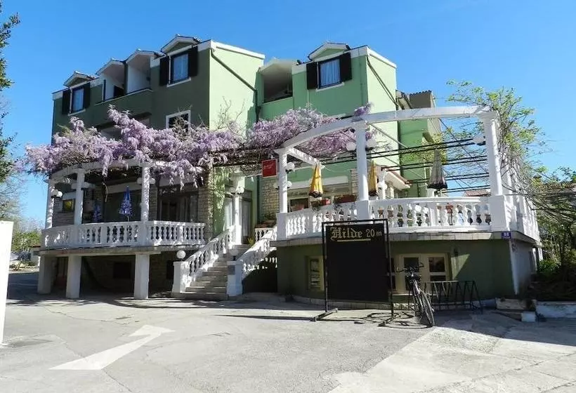 Отель Hilde Green House