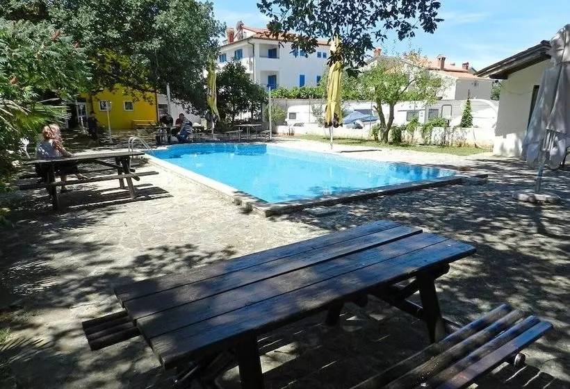 Отель Hilde Green House