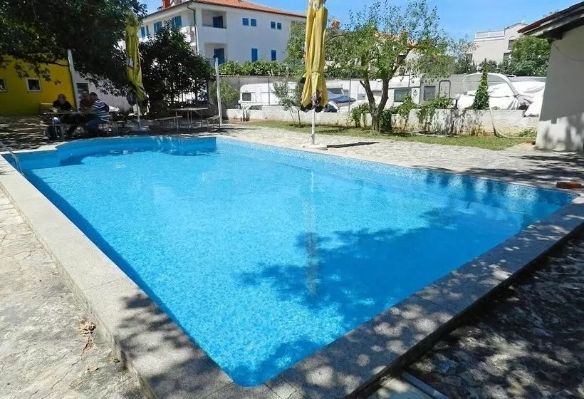 Отель Hilde Green House