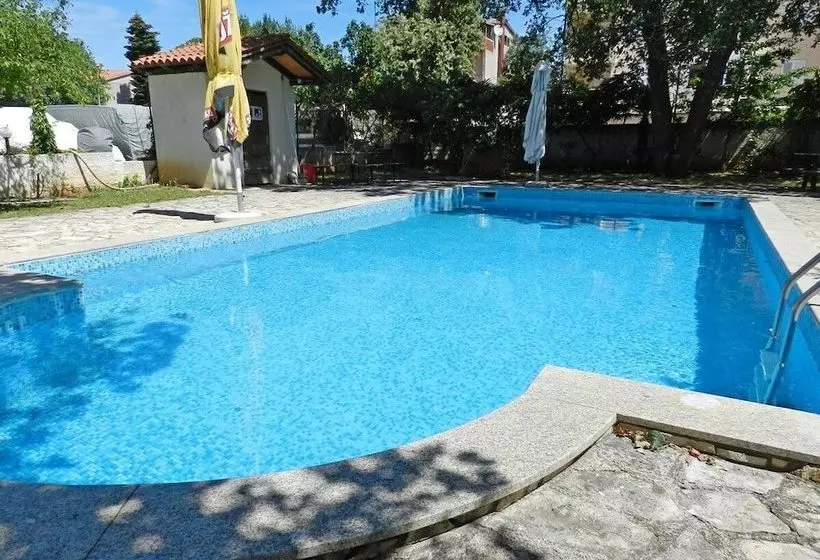 Отель Hilde Green House