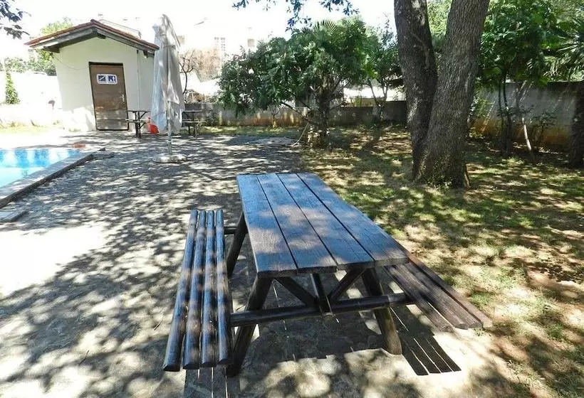 Отель Hilde Green House