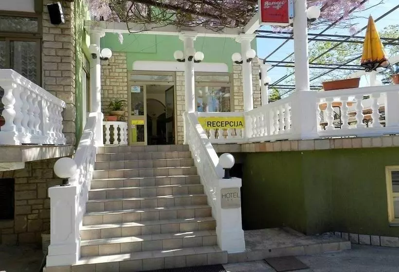 Отель Hilde Green House