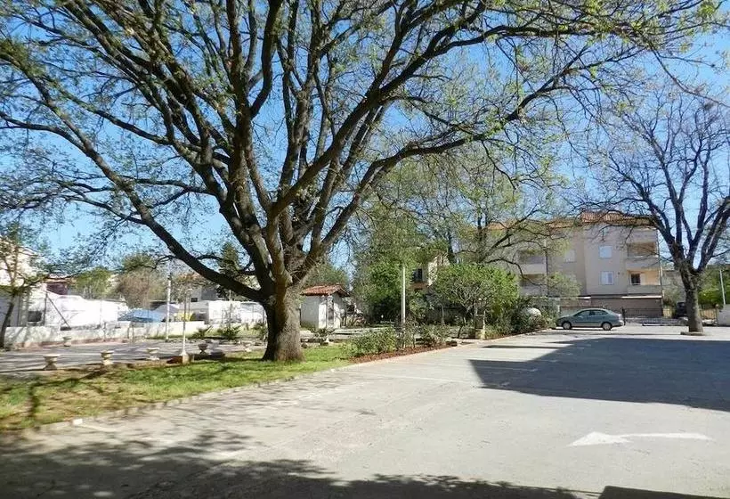 Отель Hilde Green House