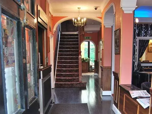 호텔 Olivers Lodge