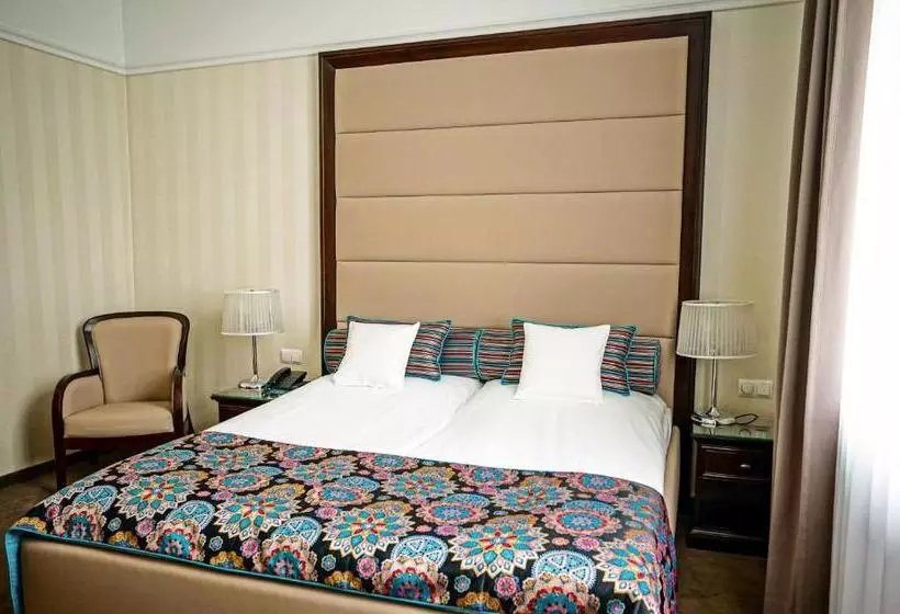 Отель President