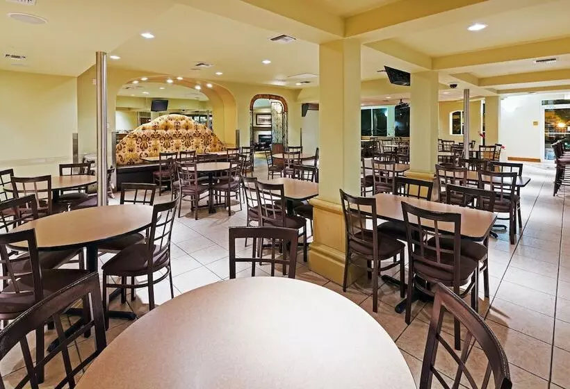 Radisson Hotel El Paso Airport