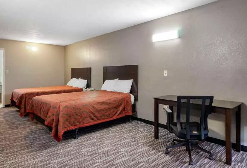 בית מלון כפרי Rodeway Inn Clearwaterlargo