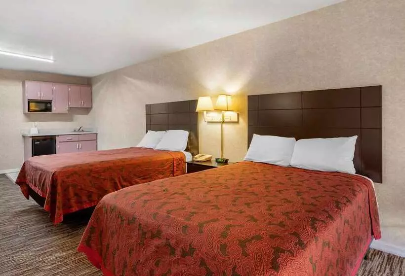 בית מלון כפרי Rodeway Inn Clearwaterlargo