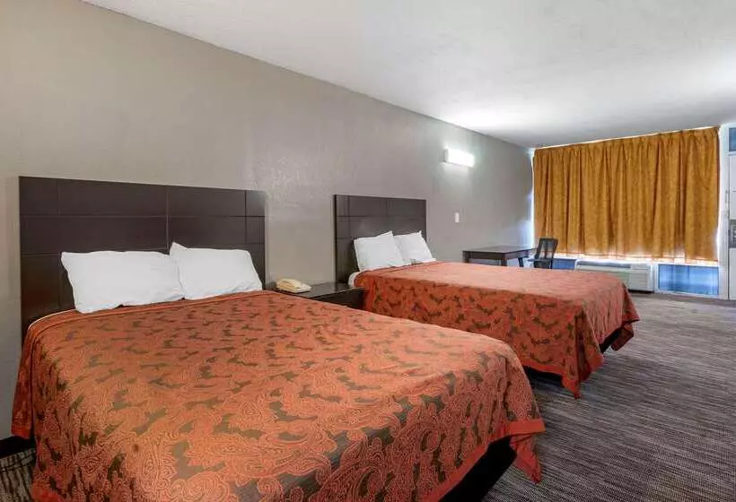 בית מלון כפרי Rodeway Inn Clearwaterlargo