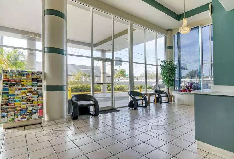 בית מלון כפרי Rodeway Inn Clearwaterlargo