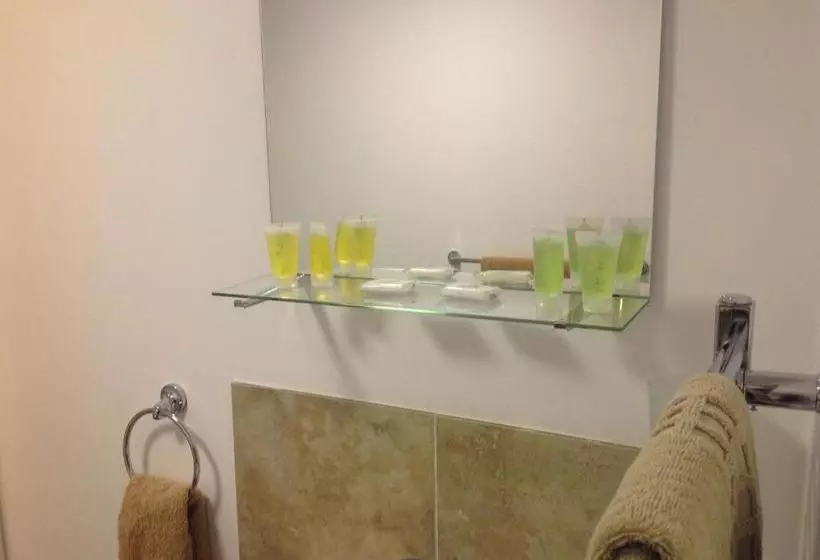 בית מלון כפרי The Fair Green