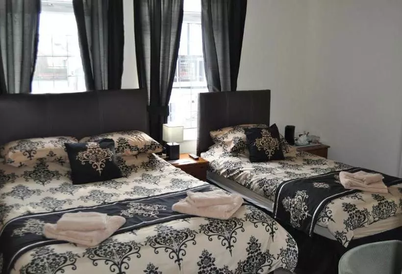 בית מלון כפרי The Fair Green