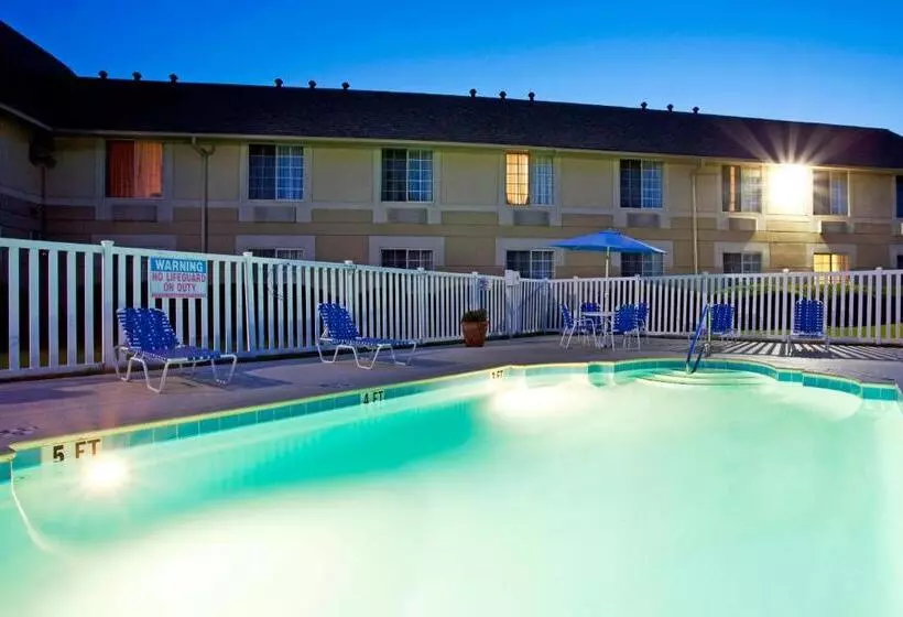 Отель Baymont Inn & Suites Braselton