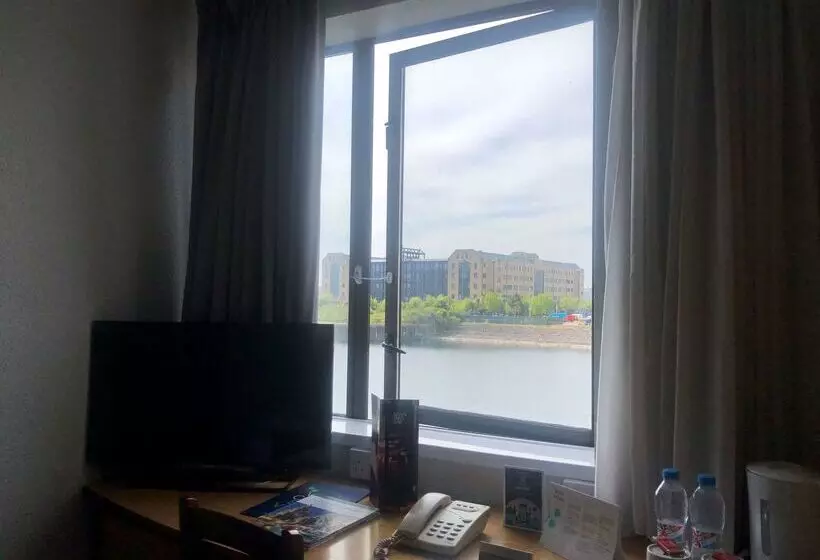 Отель Campanile Liverpool