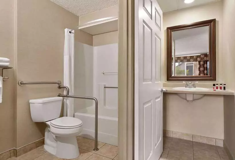 Отель Days Inn By Wyndham Airport/maine Mall